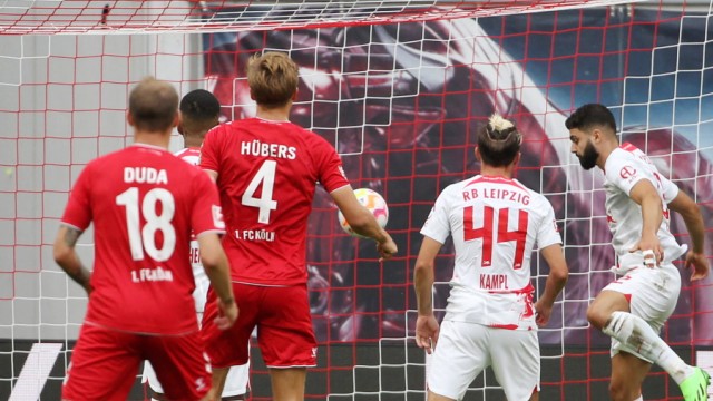 Leipzig gegen Köln: Josko Gvardiol (rechts) bugsierte einen Eckball ins eigene Tor.
