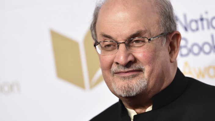 Salman Rushdie 2017 in New York. Bislang hat der 24-jährige Angreifer noch nichts zu seinem Motiv gesagt.