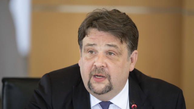 CDU/CSU: Der CDU-Europaparlamentarier Dennis Radtke hält als Vizevorsitzender des Arbeitnehmerflügels CDA "überhaupt nichts" von dem Vorschlag.