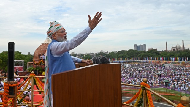 Erbe des Kolonialismus: Indiens Premier Narendra Modi spricht 83 Minuten.