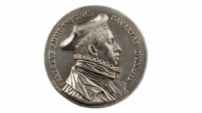Einblick ins Stadtmuseum: Die Medaille zeigt Ernst von Bayern, Bischof-Administrator von Freising.