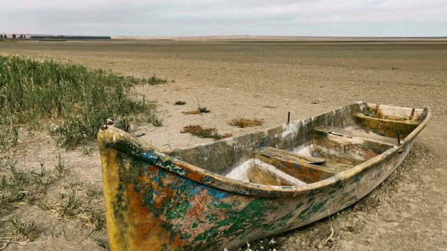 Arte-Themenschwerpunkt zum Klimawandel: Szene aus "Dürre in Europa": Rumänien ist in Europa besonders stark von der Dürre betroffen. Ackerland wird zur Staubwüste, Gewässer wie der Nuntasi-See trocknen aus Spätfolgen des Kommunismus.