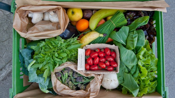 Lebensmittelrettung: Finde den Fehler: Auf den ersten Blick ist kaum erkennbar, dass Obst und Gemüse in der Rette-mich-Kiste kleine Macken haben.