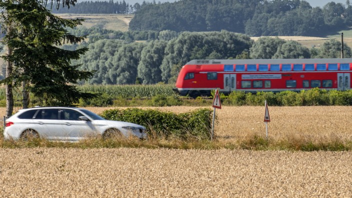 Verkehr in Bayern: "Die Leute sollten nicht mehr nachdenken müssen, bevor sie in einen Bus oder eine Bahn einsteigen", fordert Mobilitätsforscher Harald Kipke von der TH Nürnberg.