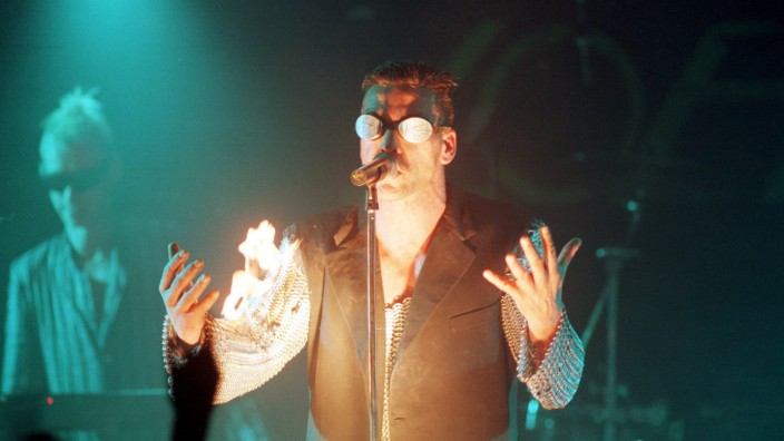 Abgesagtes Rammstein-Konzert: Rammstein-Sänger Till Lindemann beim Konzert in Berlin. In München wird's erst mal nichts.