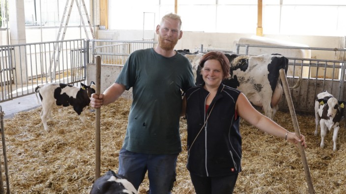 Ausgezeichnete Landwirtschaft: Stefan und Michaela Grandl aus Marzling sind mit dem bayerischen Tierwohlpreis ausgezeichnet worden.