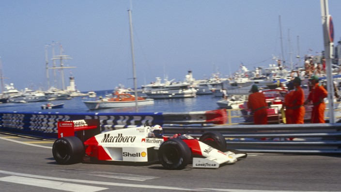 Formel 1: Schon eine Weile her: Alain Prost kreist in der Saison 1987 in einem McLaren-Porsche um den Hafen von Monte Carlo. Weltmeister wird Nelson Piquet im Williams, Prost in der Gesamtwertung nur Vierter - und Porsche beendete vorübergehend das Engagement in der Rennserie.