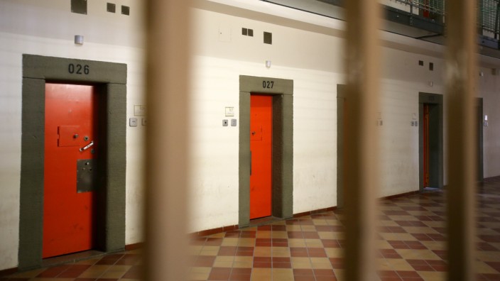 Haftentschädigung: Menschen, die zu Unrecht im Gefängnis sitzen, etwa in der Justizvollzugsanstalt Landsberg, müssen vom Staat dafür entschädigt werden.