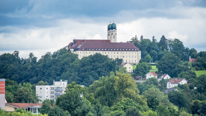 Serie 9x9: Das Kloster Schweiklberg über der Stadt Vilshofen an der Donau.