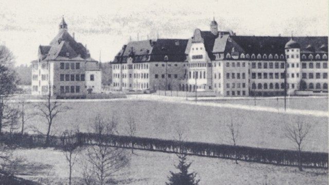 Pasing: Das Karlsgymnasium in Pasing wurde 1910 eröffnet.
