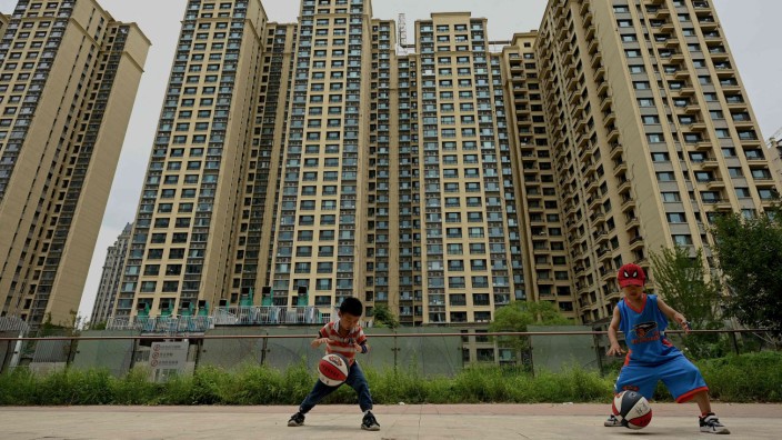 Immobilienkrise: Wohnkomplex des Evergrande-Konzerns in Peking. Das Unternehmen musste den Bau bereits verkaufter Häuser wegen Zahlungsunfähigkeit einstellen.