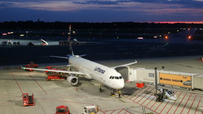 Luftfahrt: Mehr als 99 Prozent aller Lufthansa-Flüge finden mittlerweile wieder statt, auch kurzfristige Störungen gibt es kaum noch, es kommt aber noch häufiger zu Verspätungen als sonst.