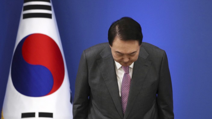 Südkoreas Präsident: Demutsgeste: Nach hundert Tagen im Amt verspricht Südkoreas Präsident Yoon Suk-yeol, die öffentliche Meinung "zu verstehen und zu akzeptieren".