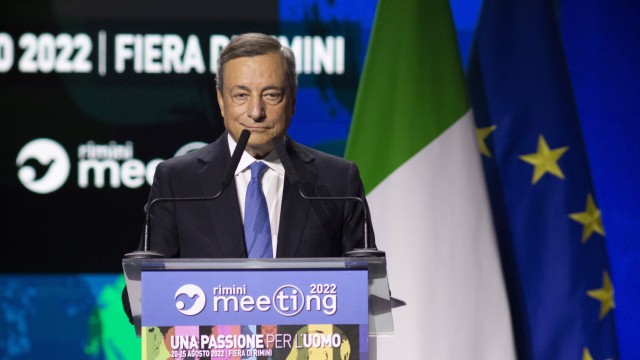 Italien: "Italien wird es schaffen, auch diesmal": Der scheidende Premier Mario Draghi bei seiner Rede in Rimini.