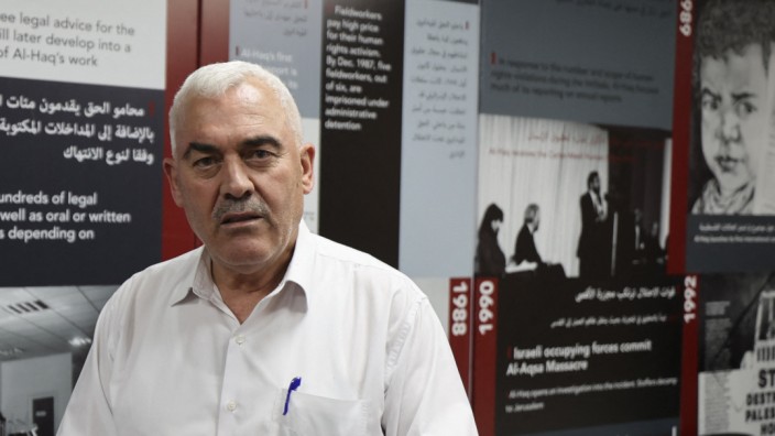 Nahostkonflikt: Shawan Jabarin, Direktor der palästinensischen Menschenrechtsorganisation Al-Haq, in deren Büro in Ramallah wenige Tage nach der Razzia durch israelische Militärs.