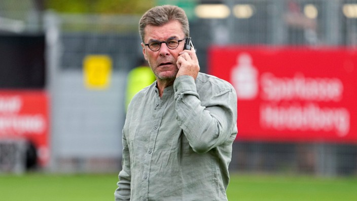 1. FC Nürnberg: Weiter am Lenkrad: Dieter Hecking wird seinen Vertrag verlängern.