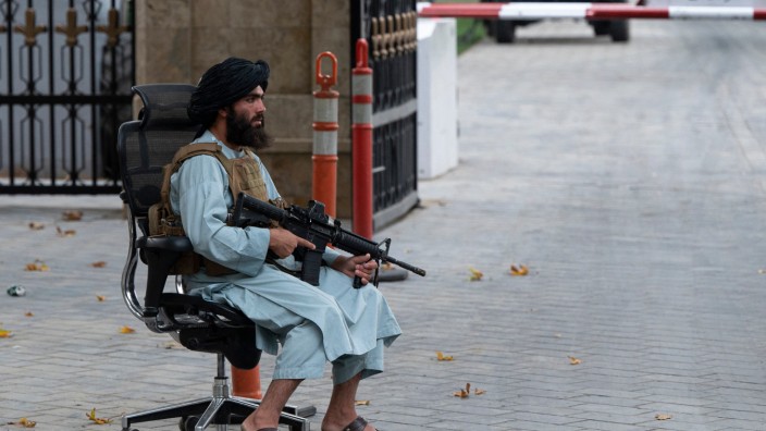 Taliban: Neue, alte Zeit im Präsidentenpalast: ein Taliban-Wachposten im August 2022.