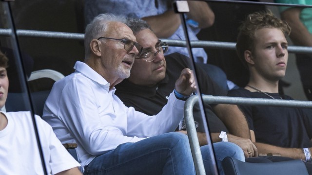 Bundesliga: Besonderer Gast in Sinsheim: Franz Beckenbauer, 76, der kaum noch öffentlich zu sehen ist, verfolgte die Partie Hoffenheims gegen den FC Augsburg.