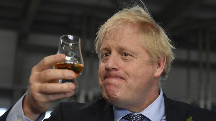 Großbritannien: Boris Johnson beim Whisky-Test anno 2019