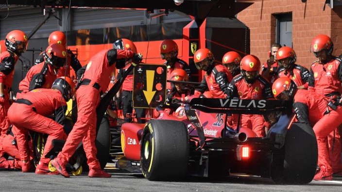Sieben Kurven der Formel 1: Charles Leclerc in der Box, das kam häufiger vor am Wochenende in Spa.