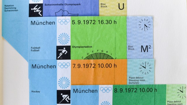 Schäftlarner erinnert sich an die Spiele 1972: Das Fotolbum Erich Rühmers zeigt noch die Eintrittskarten von damals, die zum Teil um die 10 D-Mark kosteten.