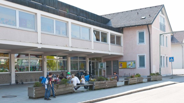 Großprojekte in Vaterstetten: Die Schule an der Wendelsteinstraße muss saniert oder neu gebaut werden.