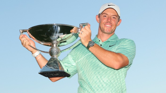 Finale der Golf-Tour: Strahlender Sieger vor strahlendem Himmel: Rory McIlroy freut sich über seinen nächsten großen Erfolg.