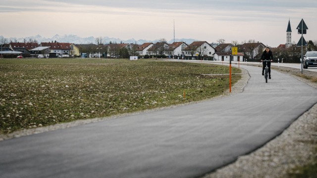 Mobilität: Der erste Abschnitt des neuen Radwegs zwischen Grasbrunn und dem Sportplatz wurde bereits 2019 in Betrieb genommen.