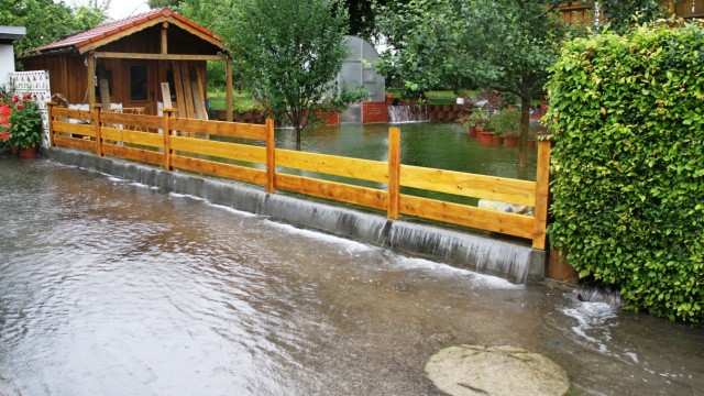 Umwelt: In den Jahren 2011 (Foto) und 2013 gab es Überschwemmungen am Hachinger Bach.