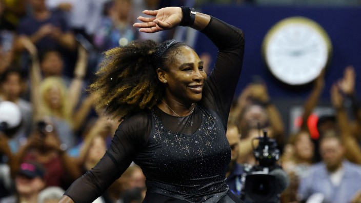 Serena Williams bei den US Open: Serena Williams in New York: Hier feiern die Amerikaner ihre Tennis-Ikone, die gegen Danka Kovinic gewann.