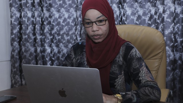 Journalismus in Somalia: "Ich habe überlebt und mache weiter. Ich habe ein Ziel", sagt Nasrin Mohamed Ibrahim über die täglichen Bedrohungen.