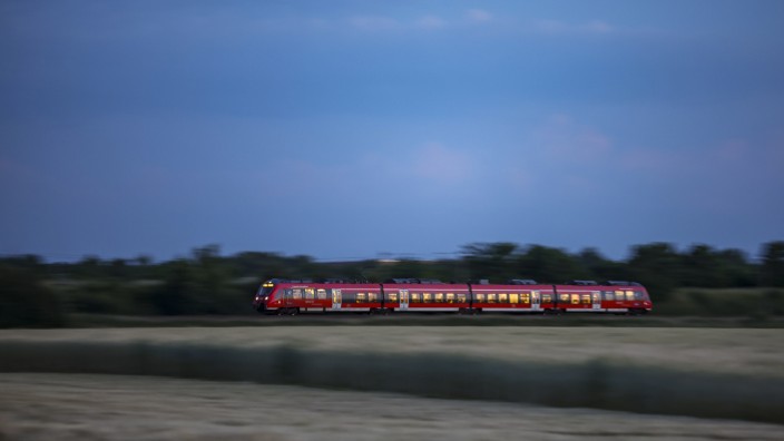 Deutsche Bahn: Regionalzug bei Leipzig