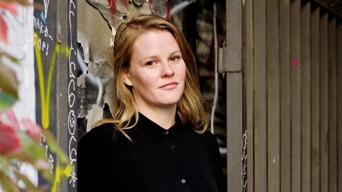 "Auf See" von Theresia Enzensberger: Theresia Enzensberger ist 1986 in München geboren. 2014 hat sie das Magazin "Block" gegründet, 2017 debütierte sie mit dem Roman "Blaupause".