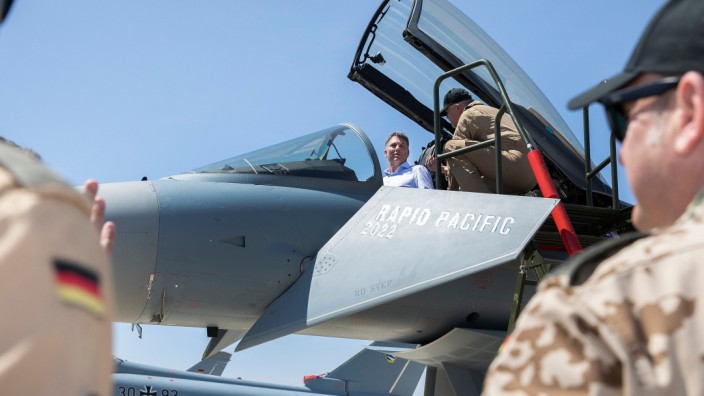 Sicherheitspolitik: Richard Marles, Vize-Premierminister und Verteidigungsminister Australiens, vor einigen Tagen im Cockpit eines deutschen "Eurofighter Typhoon".