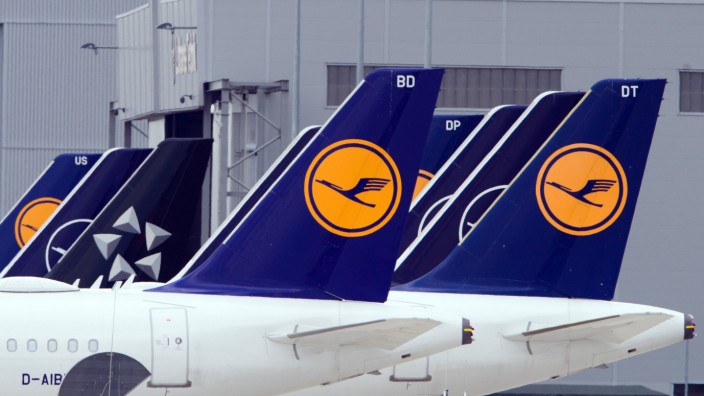 Flugverkehr: Wegen des Pilotenstreiks der Lufthansa werden am Freitag wohl viele Flugzeuge am Boden bleiben.