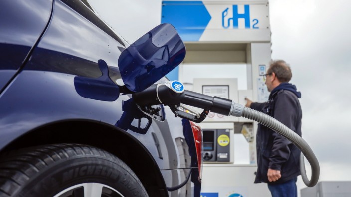 Energiekrise: Der Stoff, aus dem die Träume sind: ein Auto an einer Wasserstofftankstelle.