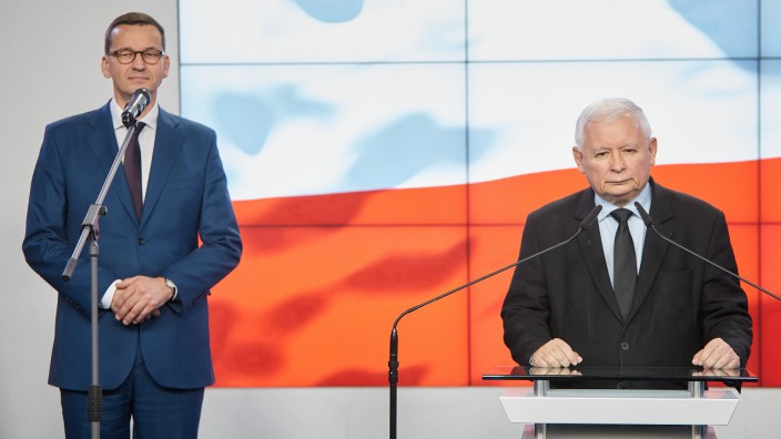 Polen: Jarosław Kaczyński (rechts), Vorsitzender der nationalkonservativen Regierungspartei PiS, mit Polens Ministerpräsident Mateusz Morawiecki.