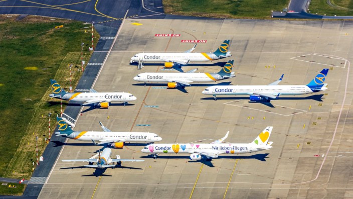 Luftbild, Flughafen Düsseldorf Airport, Flugzeuge in Ruhestellung, Düsseldorf, Rheinland, Nordrhein-Westfalen, Deutschla
