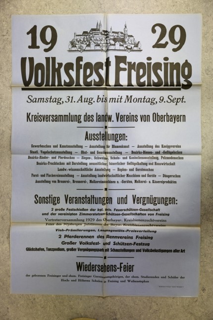 Freisinger Volksfest historisch: Erstmals fand das Freisinger Volksfest 1929 statt, auch aus diesem Jahr ist noch ein Plakat vorhanden.