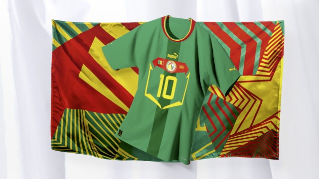 Fußball: Immerhin schön grün und farbenfroh: das Trikot des Senegal.
