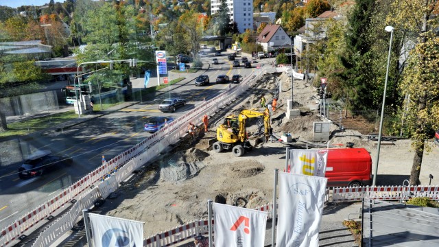 Ausblick 2023: B2-Tunnel Starnberg: Monatelang wurden im Bereich der Gautinger Straße Sparten verlegt, die wichtigsten Arbeiten konnten plangemäß abgeschlossen werden.