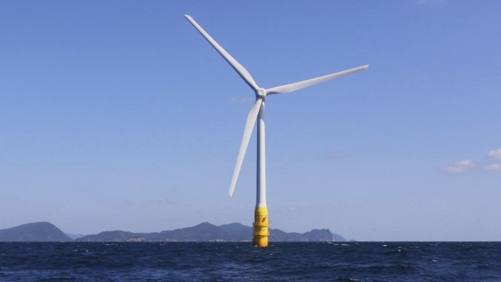 Seit 2020 gibt es vor der Küste der Präfektur Nagasaki schwimmende Windturbinen. Bisher galt Wind in Japan als unpraktischer Energieträger.