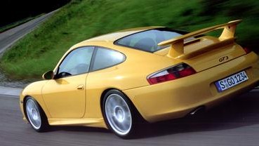 Vorgestellt: Porsche 911 GT3: Ab 250 km/h mutieren selbst sanfte Biegungen zu scharfen Ecken.