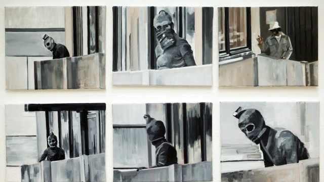 Kultur: Die weltbekannten Fotos der Terroristen im olympischen Dorf haben Claudia Hippe-Krafczyk zu ihren Gemälden inspiriert.