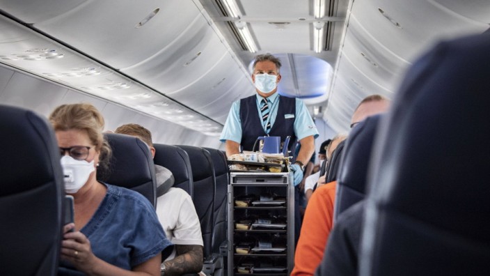 Pandemie-Politik: Vom 24. September an müssen Passagiere in Flugzeugen keine Masken mehr tragen.
