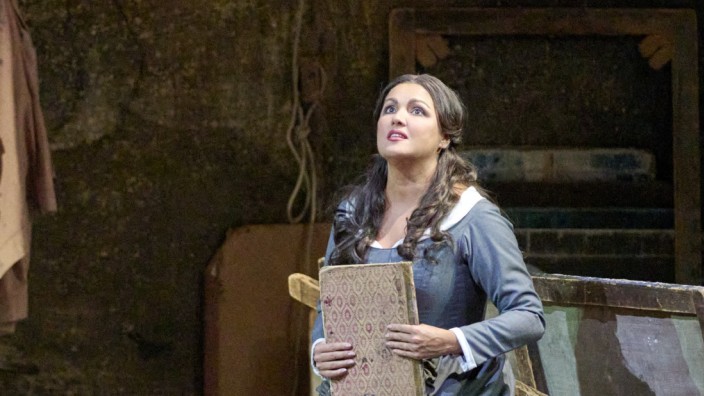 Anna Netrebko: Anna Netrebko singt die Mimì in der sehr alten Wiener Produktion von Giacomo Puccinis "La Bohème".