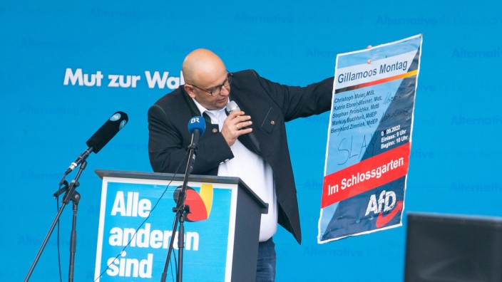 Extremismusverdacht: Stephan Protschka, Bundestagsmitglied und Bayern-Chef der AfD, bei der Rede auf dem Gillamoos-Volksfest in Niederbayern. Er sieht die Beobachtung durch den Verfassungsschutz in Bayern "gelassen".