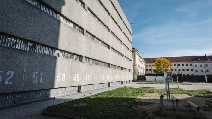 JVA Stadelheim: Der Innenhof der Justizvollzugsanstalt Stadelheim in München. Manche Häftlinge sehen den Himmel nur beim Hofgang.