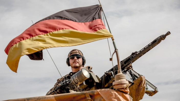 Mali: "Für den Standort Gao essenziell": Ein Bundeswehrsoldat in Gao im Norden Malis.