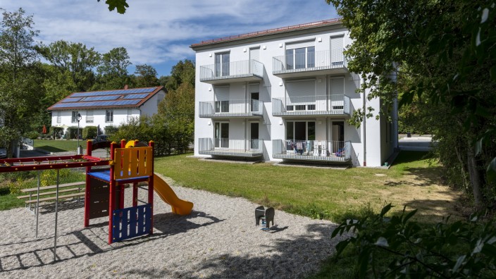 Wartenberg: Ein Wohnblock mit neun Sozialwohnungen ist am Bründlplatz 5 in Wartenberg fertiggestellt worden. Damit verfügt die Marktgemeinde jetzt über 34 Wohnungen für sozial Schwächere.
